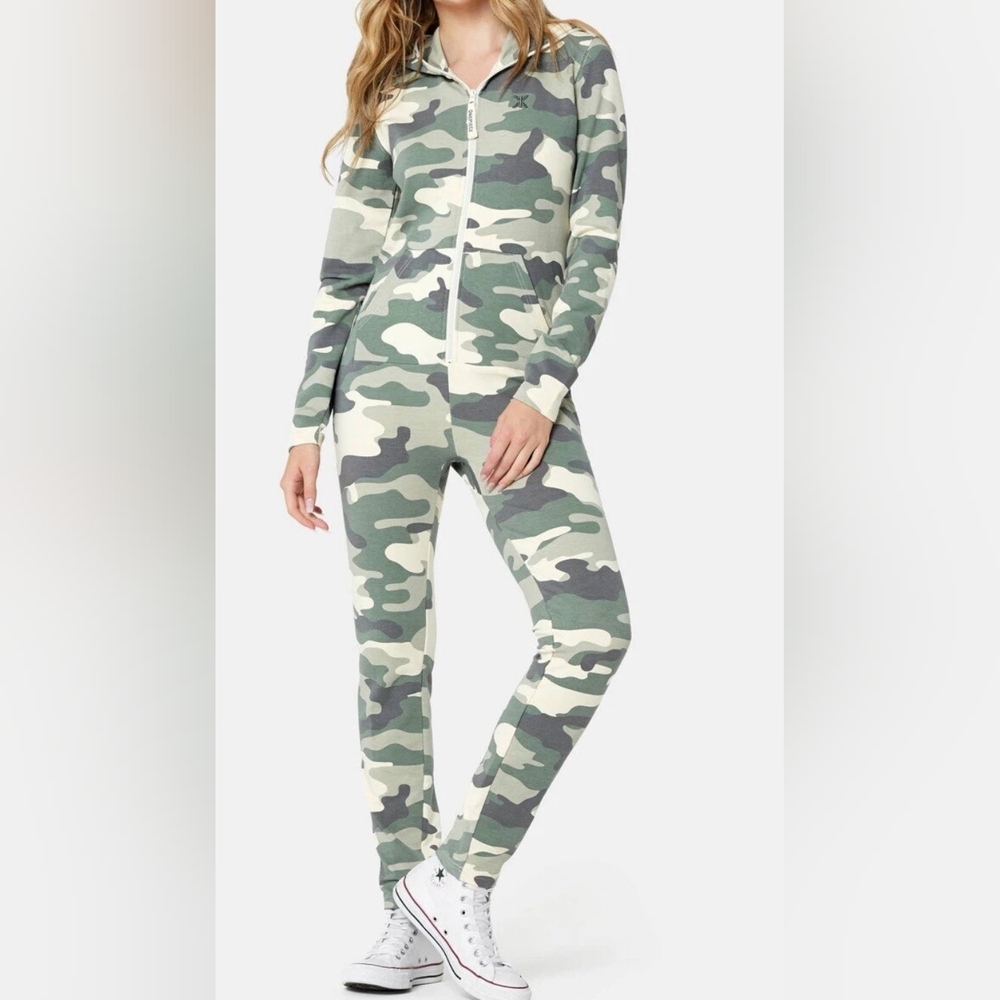 BNWT Onepiece Green Camo Jumpsuit Size Small